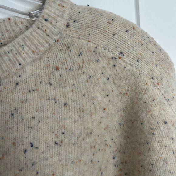 Universal Threads Women's Cream Sweater. Size large - Picture 2 of 6